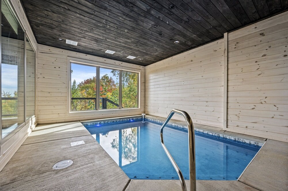 Ski Mountain Swim 3 Bedroom Home by Redawning
