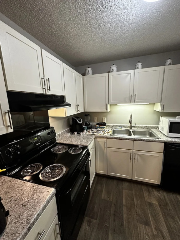 Glamorous 2B2BA with patio views and gym