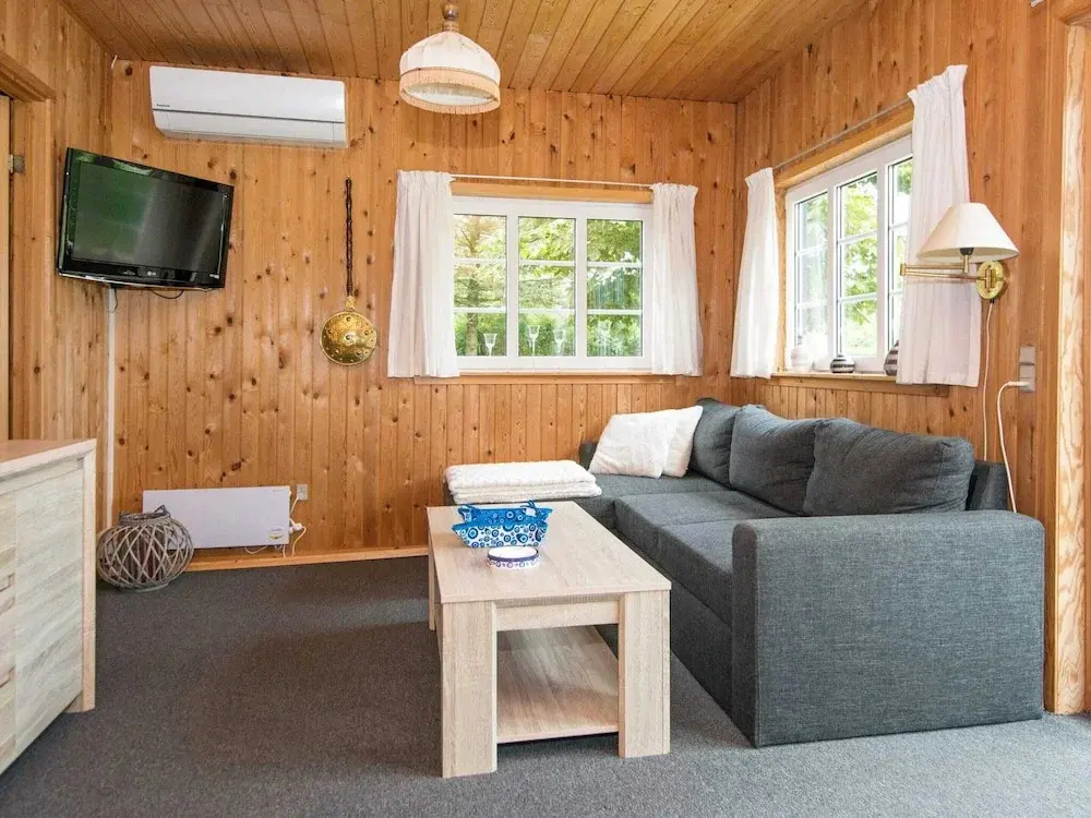 Tranquil Cottage near Kvie Lake-By Traum