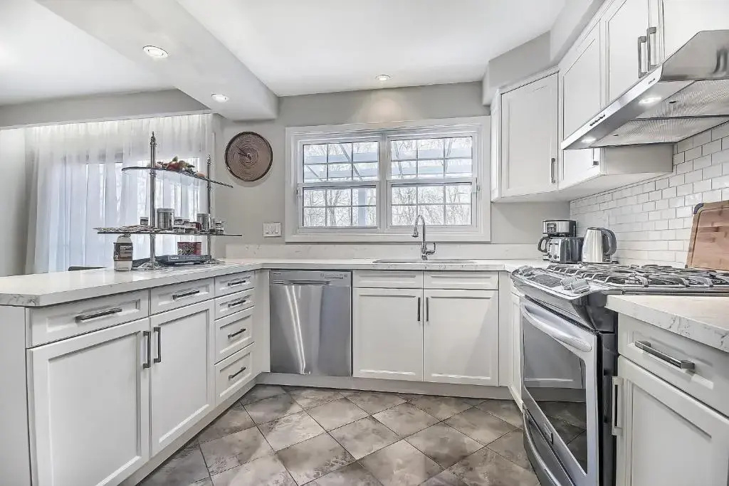 Toronto Central vacation home 6 bdr 4 bath Garden views