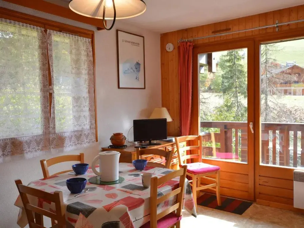 Appartement cosy 6 pers, proche pistes et centre, balcon, parking, animaux admis - FR-1-241-17