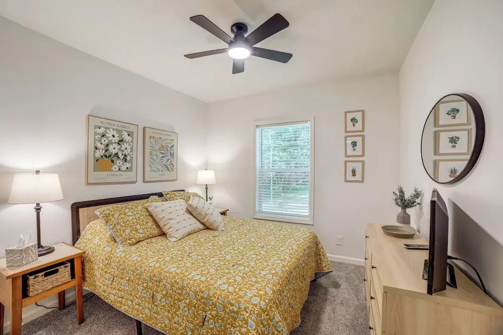 Lake Access, Pools & More: Family Home in Stanwood