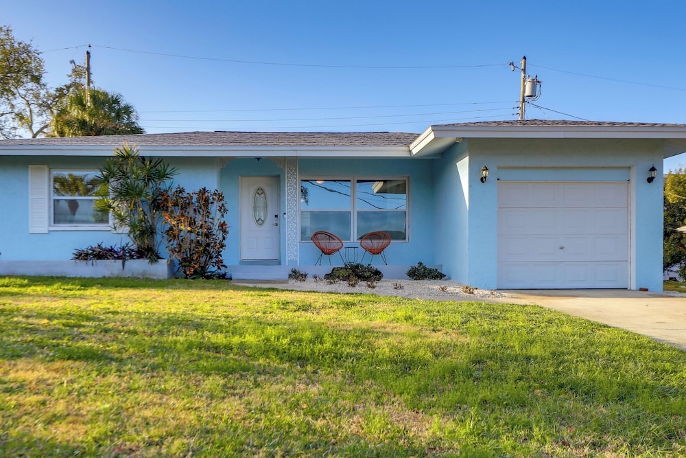 Fun in the Sun: Largo Home < 1 Mi to Beach Access