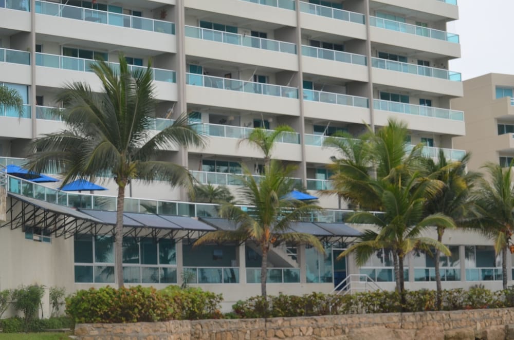 Luxury Apartment 3 r private beach