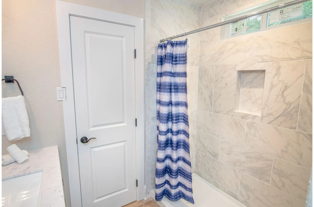 Brand New Remodeled 3BR/2BA House Near Downtown