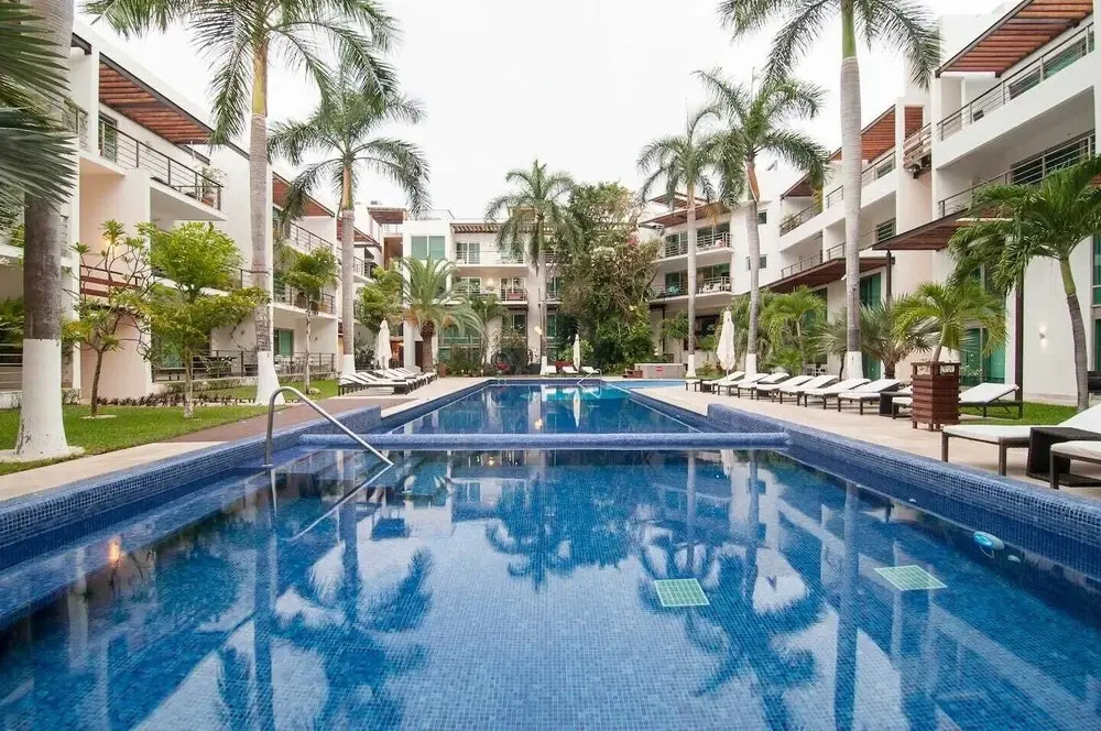 LUXURY CONDO STEPS FROM 5th AV & BEACH