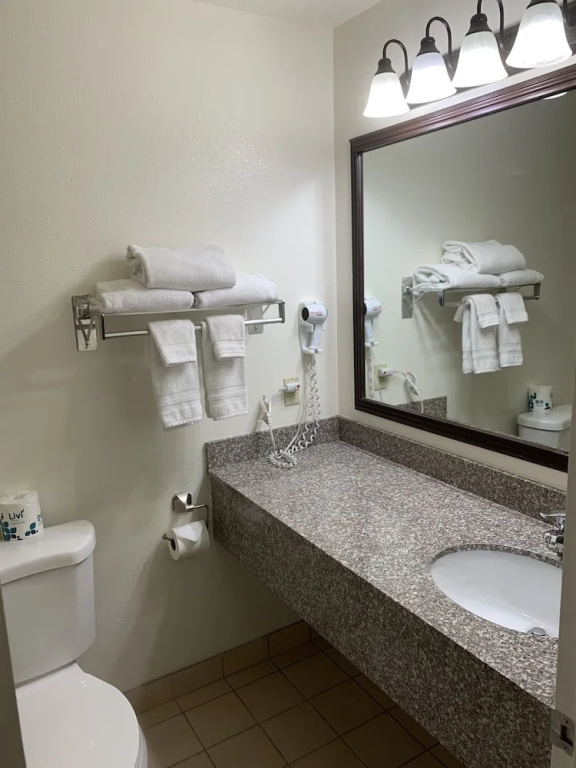 Days Inn by Wyndham Lake Point