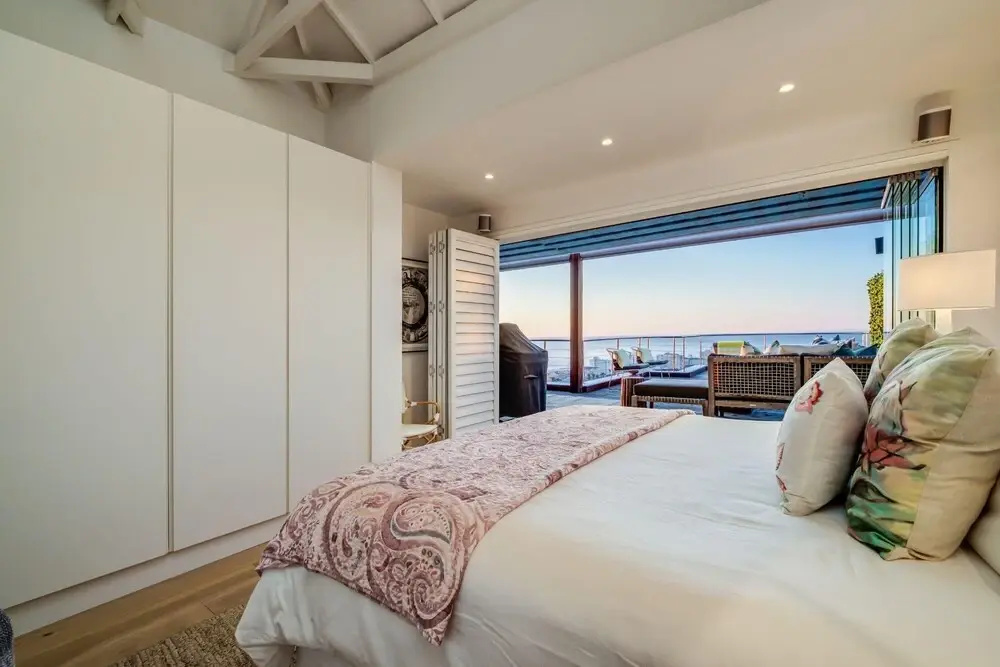 Spacious Penthouse Apartment With Breathtaking Views 3 Degrees North