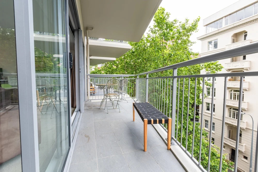 Cosy Two Bedroom in CBD with Pool