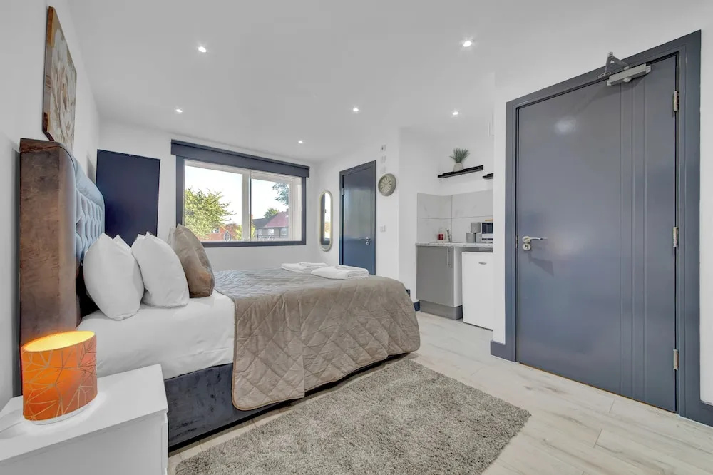 Captivating 1-bed Studio in Feltham