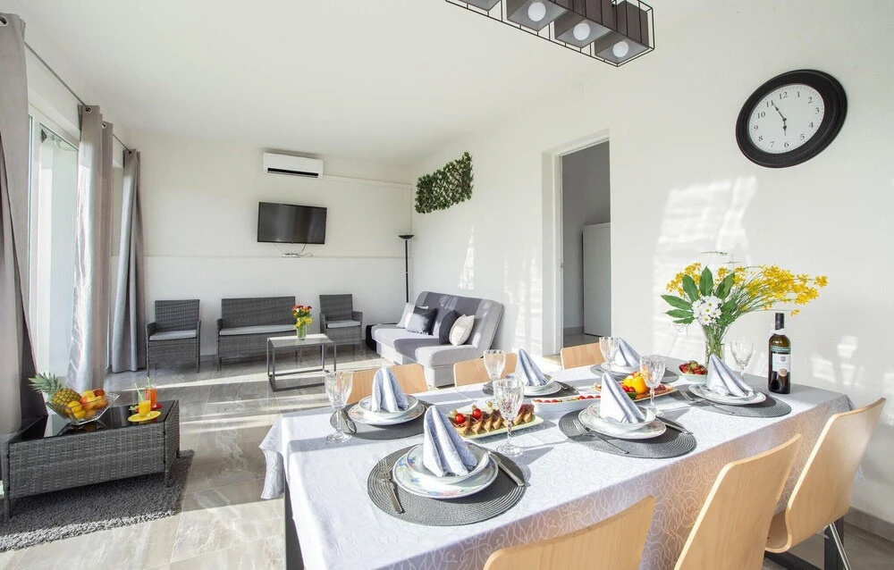 Cozy Home In Dugopolje