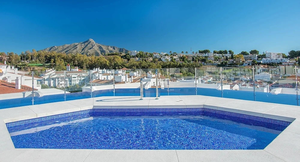 ALB-Luxury 3 bedroom apt Nueva Andalucia