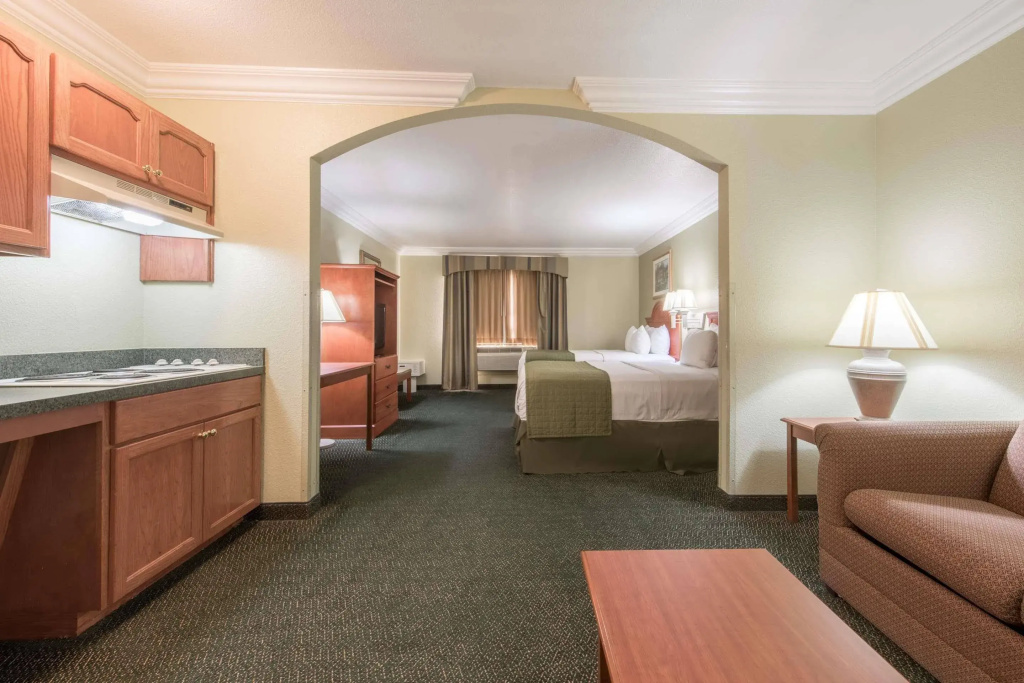 SureStay Plus by Best Western Fort Worth Benbrook
