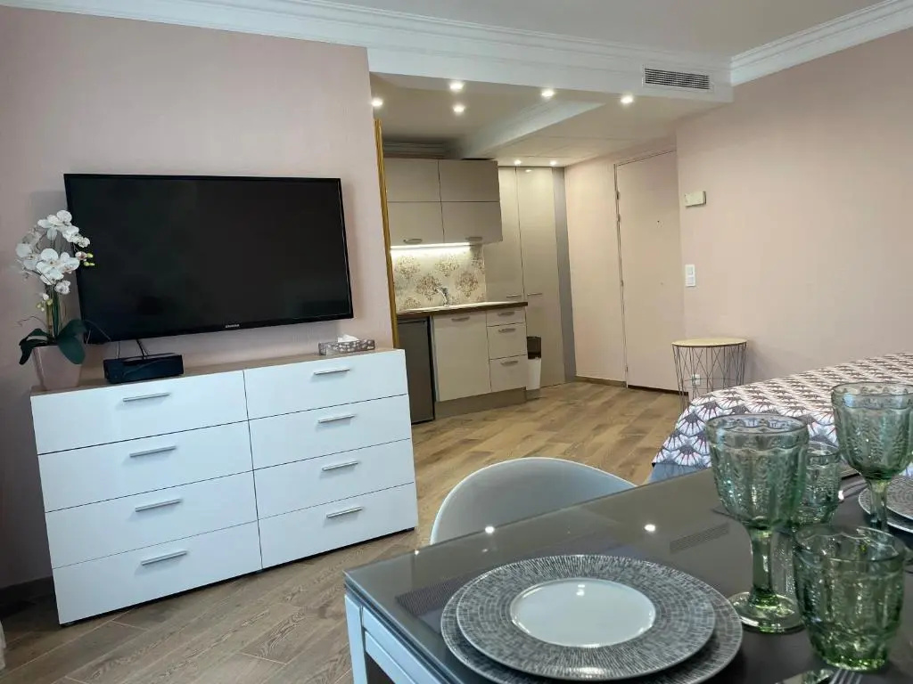 Studio with Swimming Pool 80 Meters Near the Beach (Adults Only)