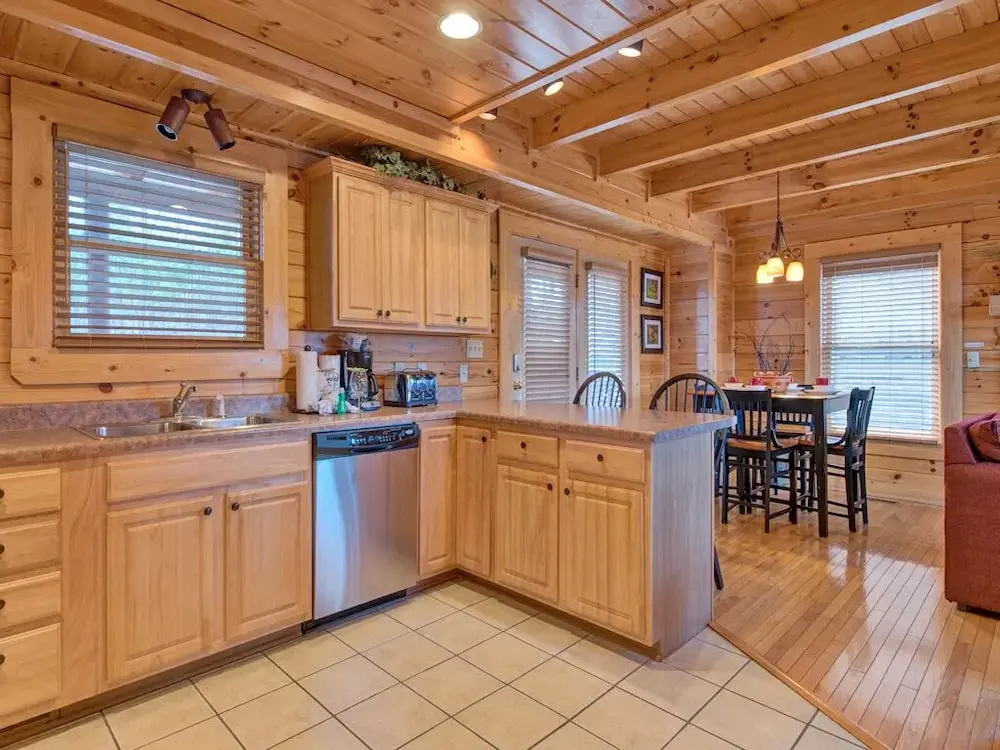 Misty Mountain Hideaway - Three Bedroom Cabin