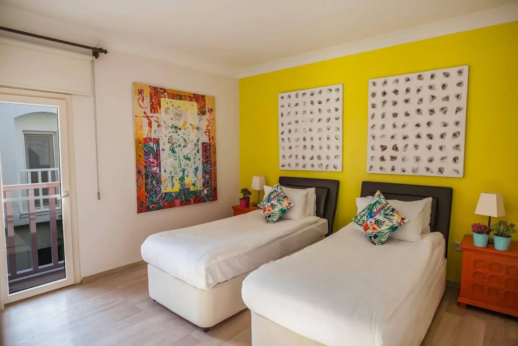 La Casa Novi Boutique & Beach Club