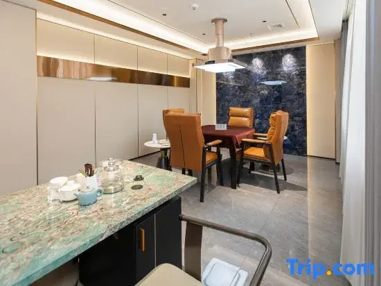 Tanks Hotel