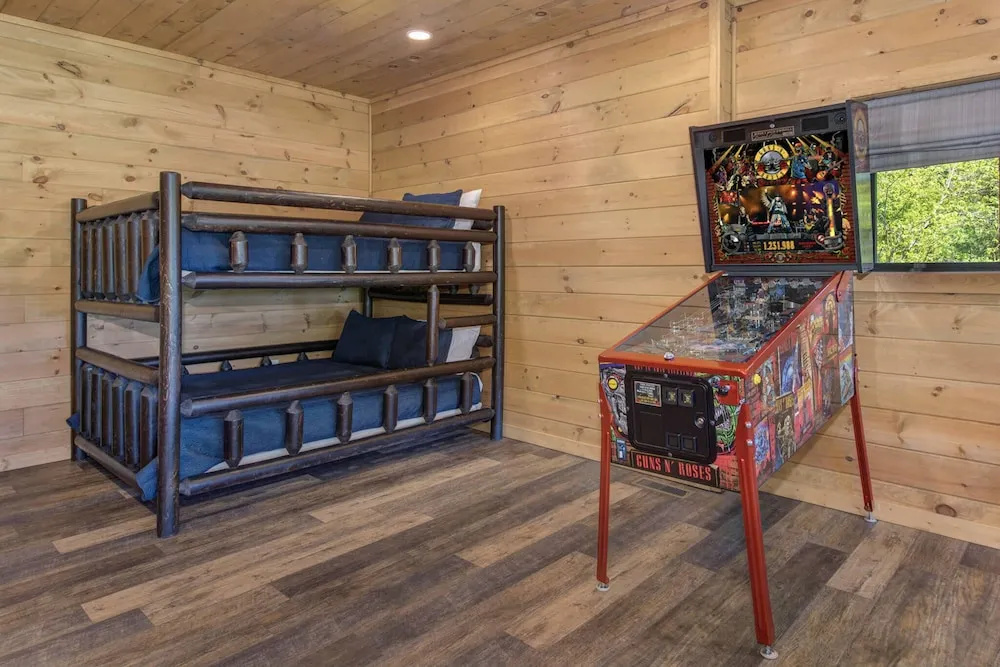 Pet Friendly Cabin Hot Tub, Games & Fishing Pond