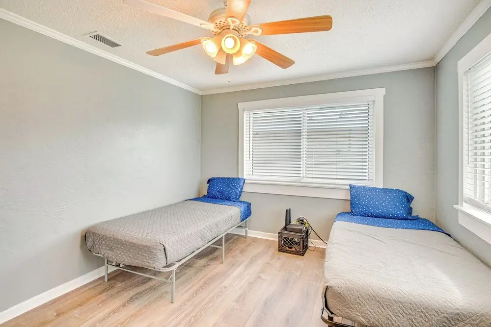 Ormond Beach Family Home: Walk to Ocean!