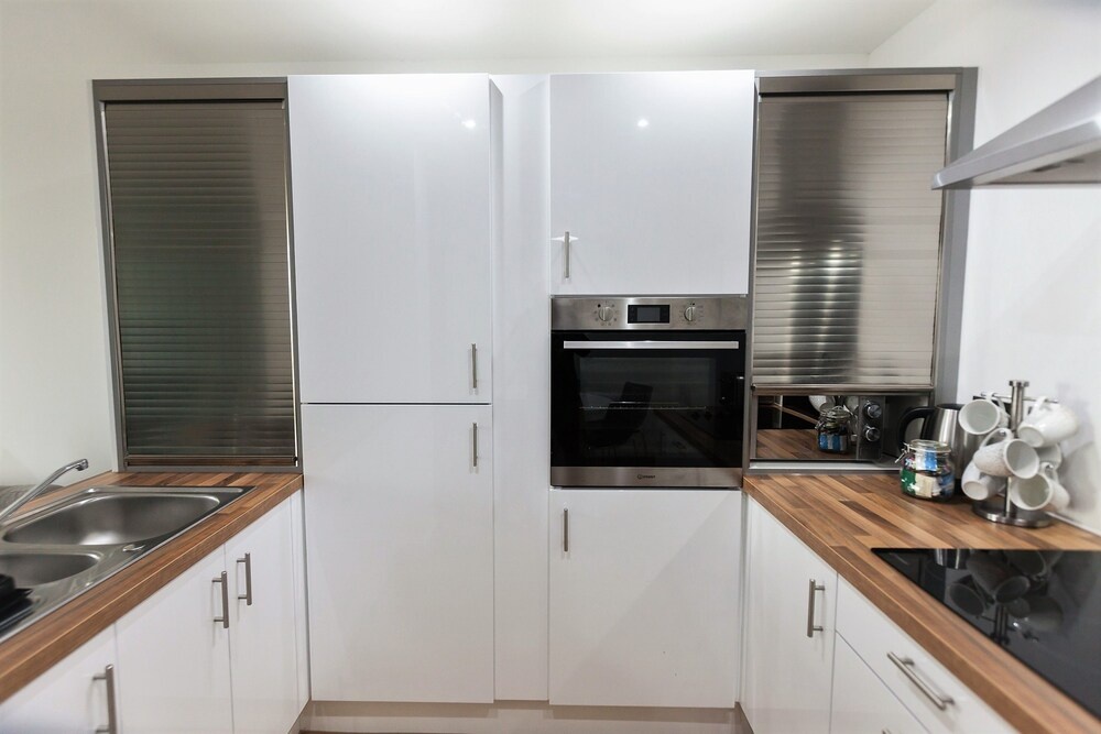 Beautiful 3 Bed Apartment in Media City