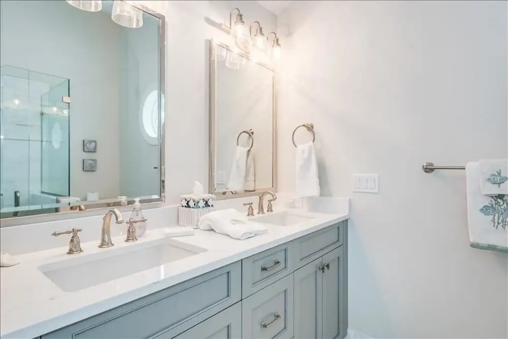 Island 11 - 3 Br home by RedAwning