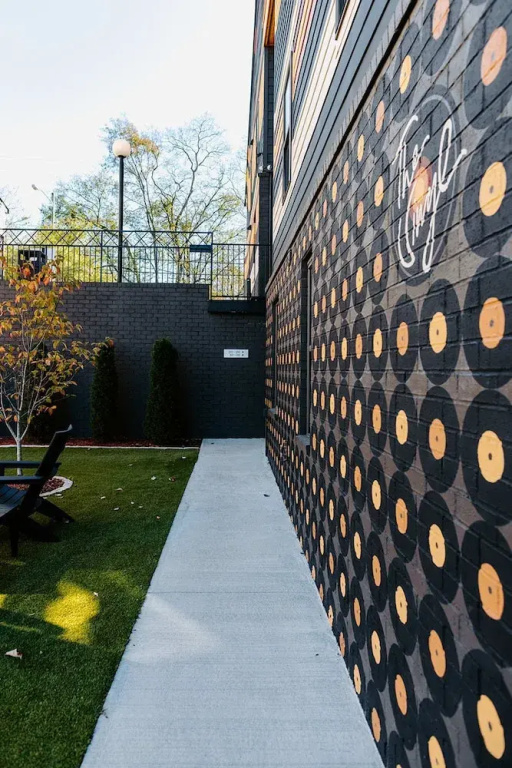 The Vinyl at Music Row - 1 Bedroom Garden Suite