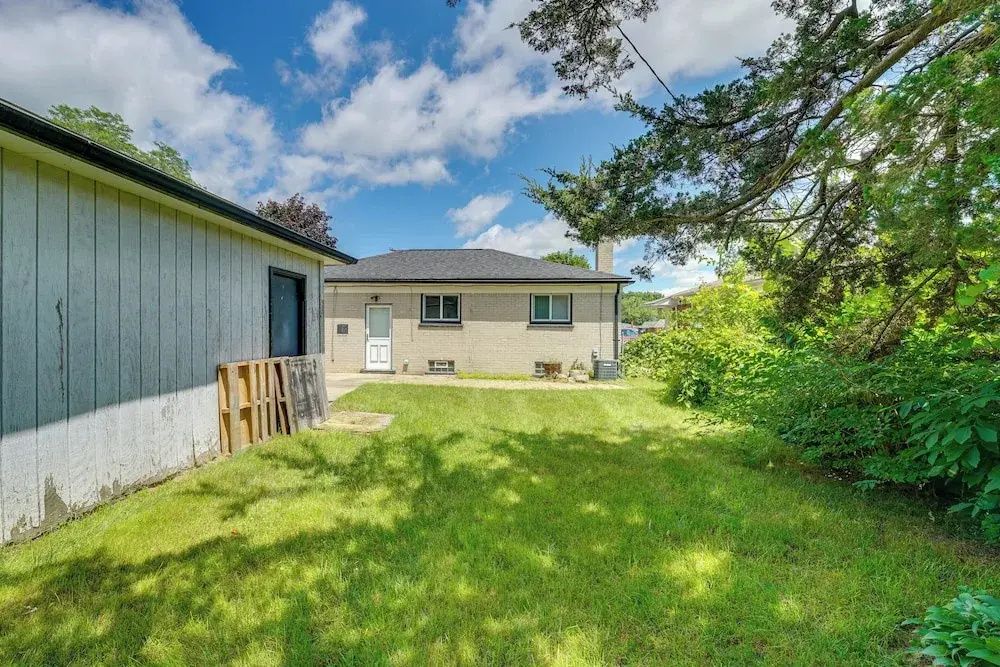 Westland Home with Yard about 20 Mi to Downtown Detroit!