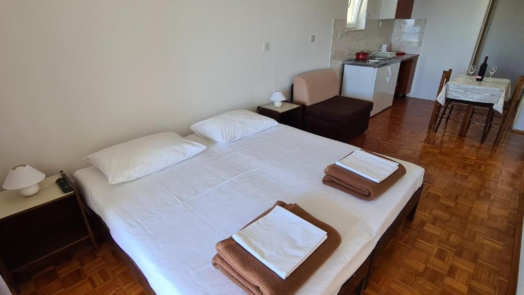 Apartments Kust