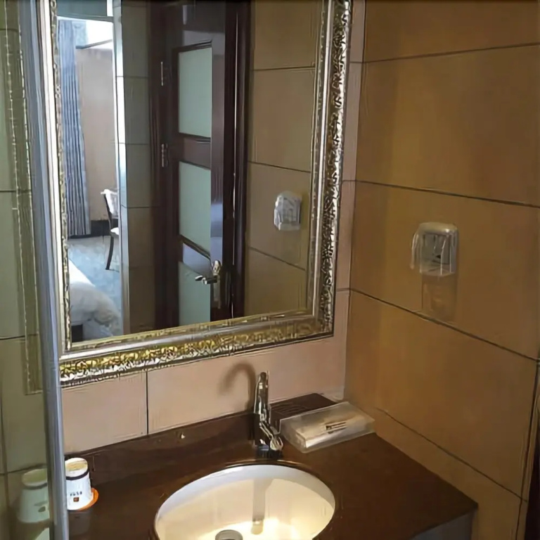Yijia Baiyun Hotel