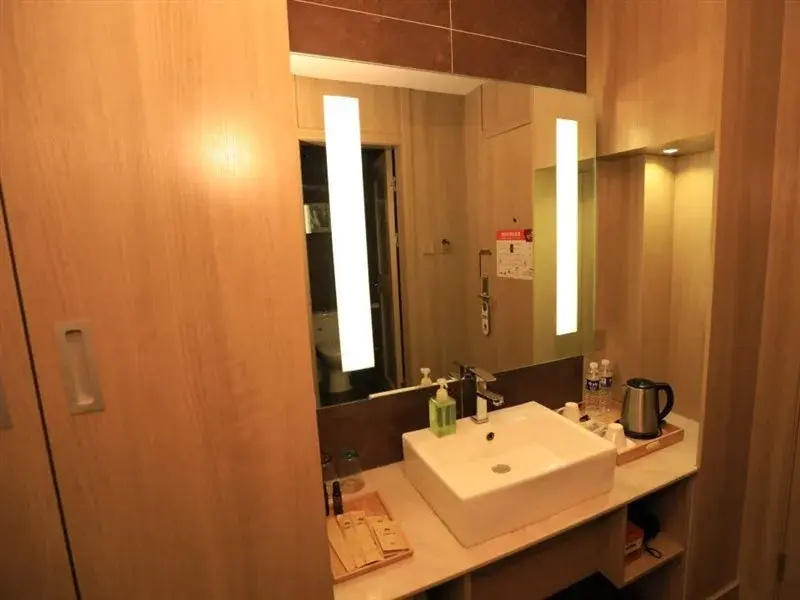 Captain Chain Hotel (Daixian Selected)