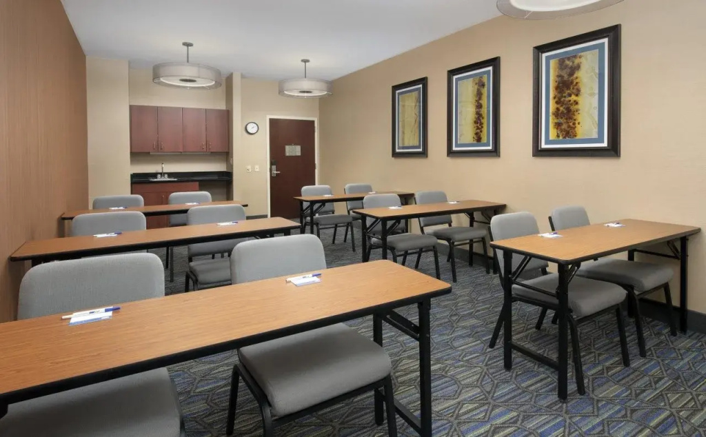 Holiday Inn Express & Suites by IHG Chambersburg by IHG