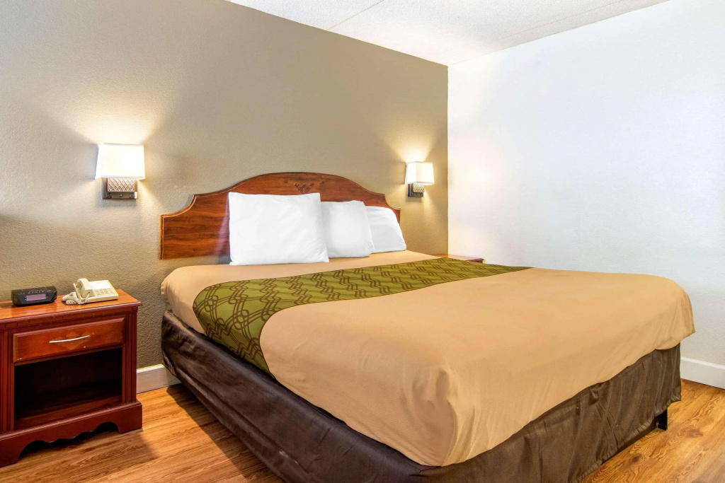 Econo Lodge Inn & Suites near Chickamauga Battlefield