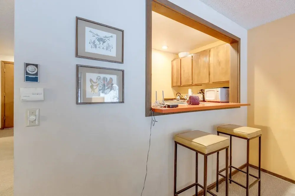 33SW - WiFi - Fireplace - Amenities - Sleeps 4