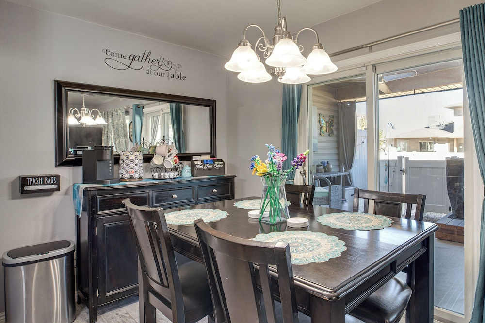 4 Mi to Main St: Grand Junction Townhome w/ Patio