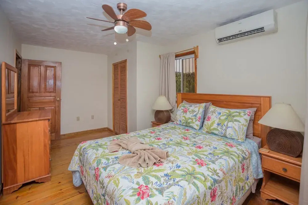 Roatan Ocean View- 2nd Floor 2 Bedroom Apts by RedAwning