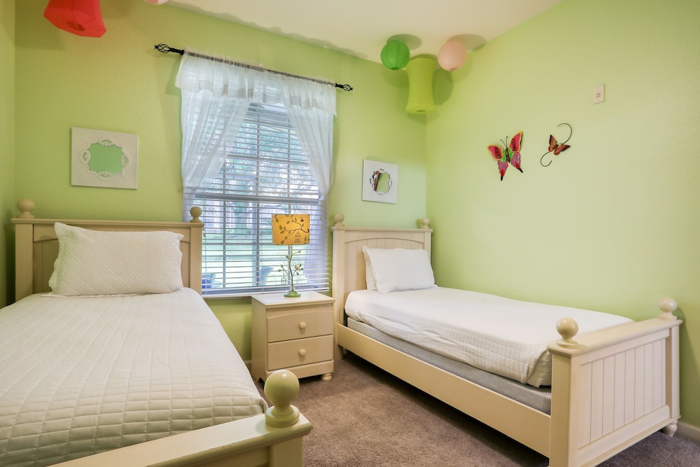 Resort Condo Near Disney With Pool, hot Tub, Tennis, Central AC, & Washer/dryer