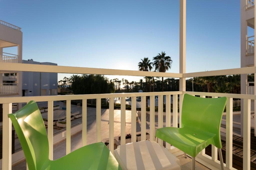 Seven Seas Hotel Blue