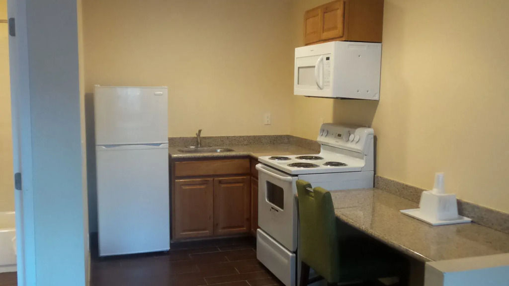 Beachway Inn and Suites