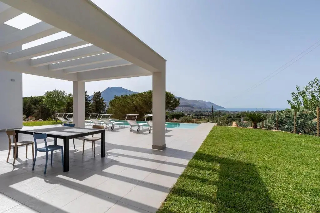 Villa vista mare con piscina a sfioro a Scopello