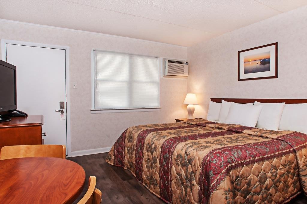 The Harbor Light Family Resort