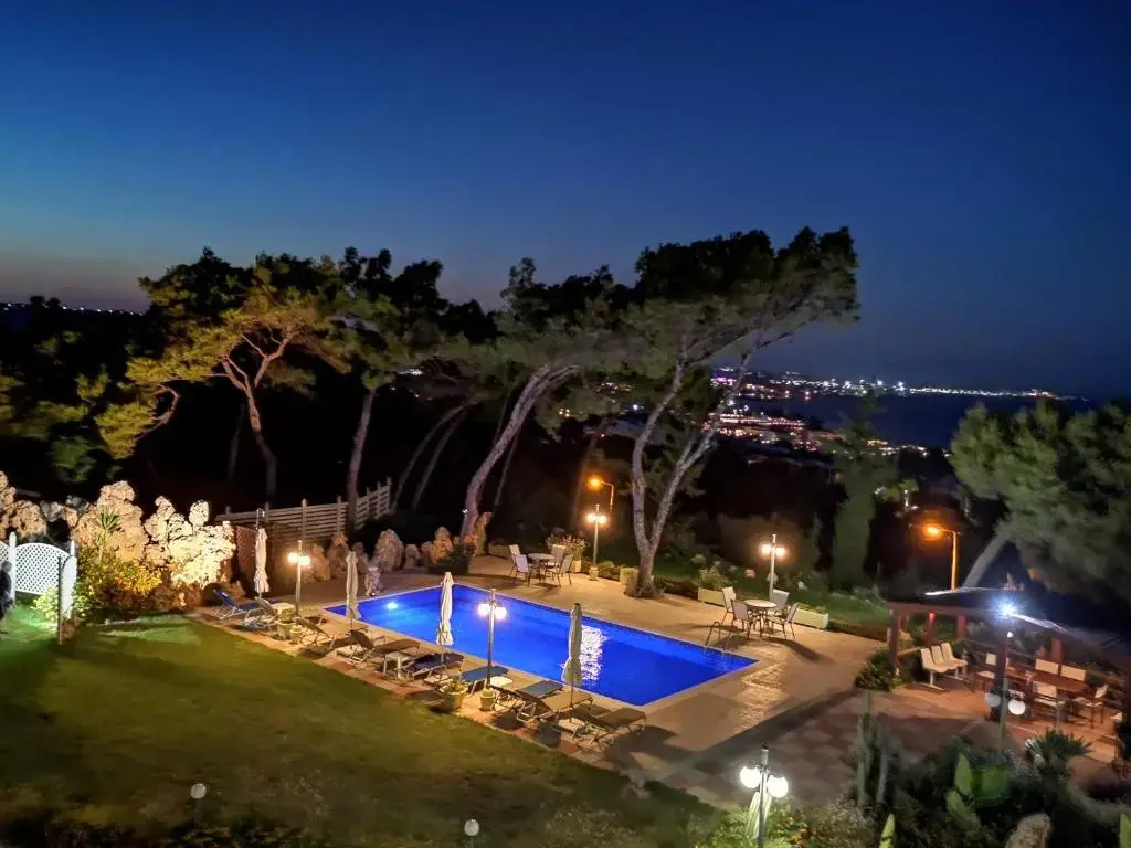 Filoxenia in Blue Louis Luxury Villa