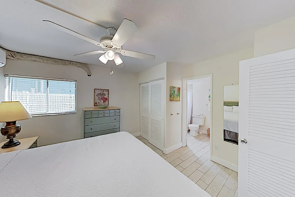 New Listing! Peaceful On Siesta Key Beach 1 Bedroom Apts