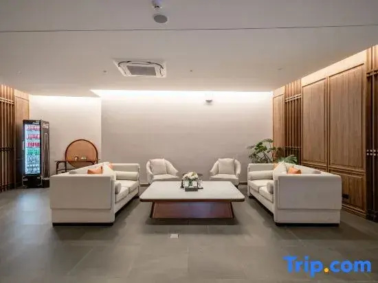 WE HOTEL RIVERFRONT