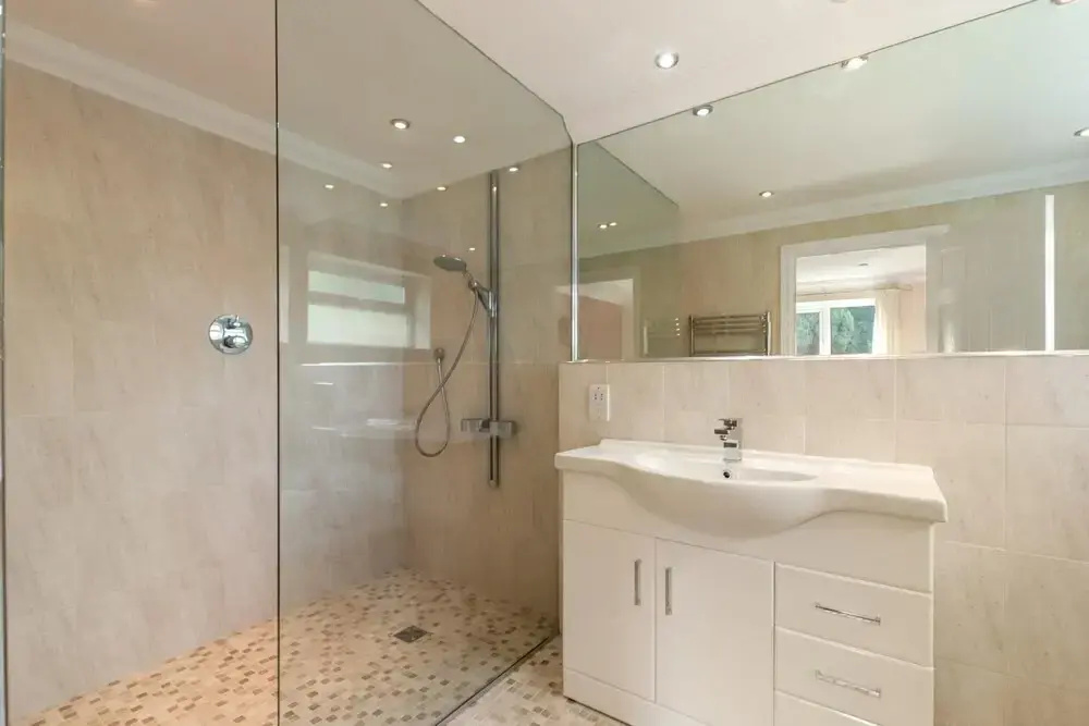 Sunningdale - Beach Side Cottage, Sea Views, Parking