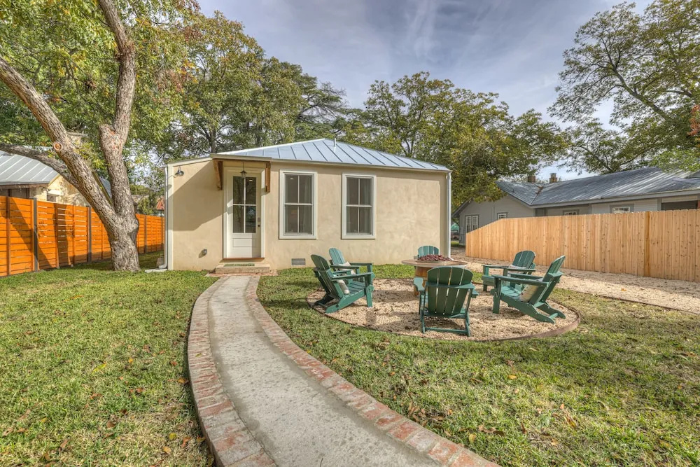 Historic Cottage With Fire Pit - 2 Blks to Main!