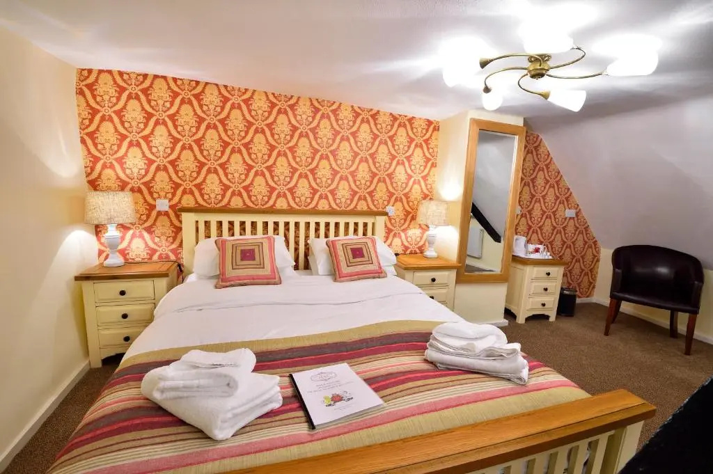 The Royal Victoria and Bull Hotel