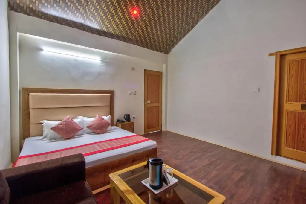 Hotel beas river retreat