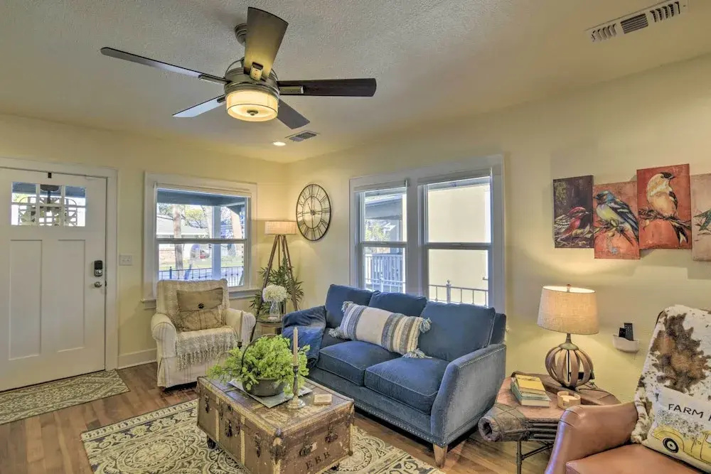 Ideally Located Chico Home - Fire Pit and Grill