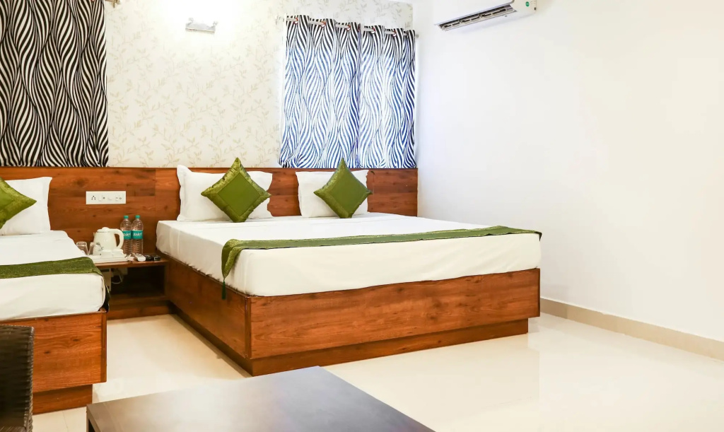 Treebo Comforts Inn, University Road Deralakatte