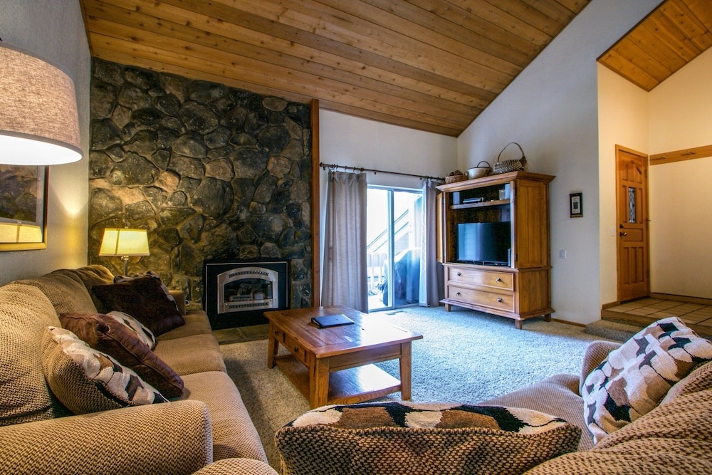 Snowcreek 626 2 Bedrooms 2 Bathrooms Condo